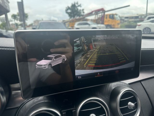 原版件、C300、AMG、抬頭顯示器、安卓機、柏林之音、全景天窗、盲點、摸門、免鑰匙、4WD  第8張相片