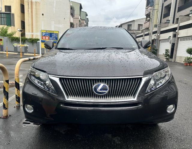 全景天窗、電動椅、冷熱通風椅、LED頭燈、抬頭顯示器、電尾門、摸門、免鑰匙  第2張相片