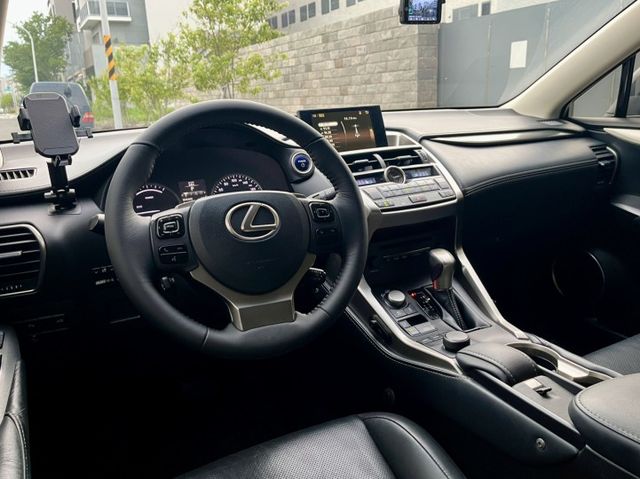 原版件、可找4本、車輛狀況良好、電池保固中、跑長途、冷熱通風椅、電尾門、電動椅、摸門、免鑰匙  第7張相片