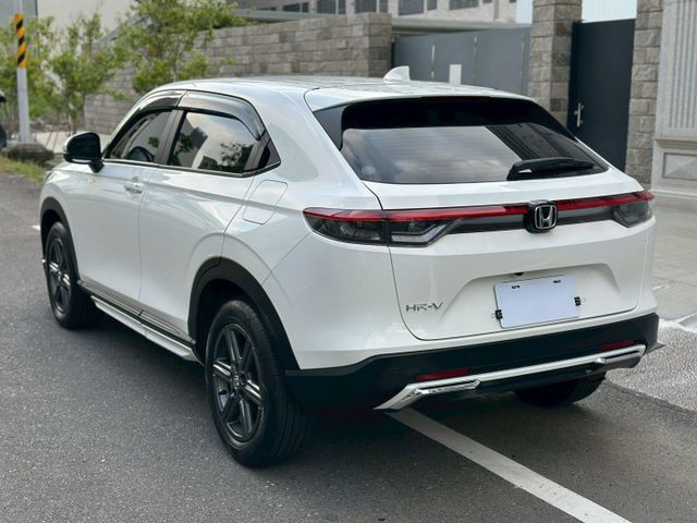 原版件、P版、LED頭燈、ACC跟車、車道偏移、雙區恆溫、電尾門  第7張相片