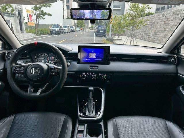 原版件、P版、LED頭燈、ACC跟車、車道偏移、雙區恆溫、電尾門  第9張相片