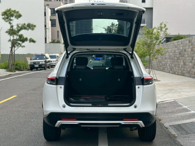 原版件、P版、LED頭燈、ACC跟車、車道偏移、雙區恆溫、電尾門  第18張相片