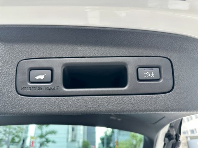 原版件、P版、LED頭燈、ACC跟車、車道偏移、雙區恆溫、電尾門  第19張相片
