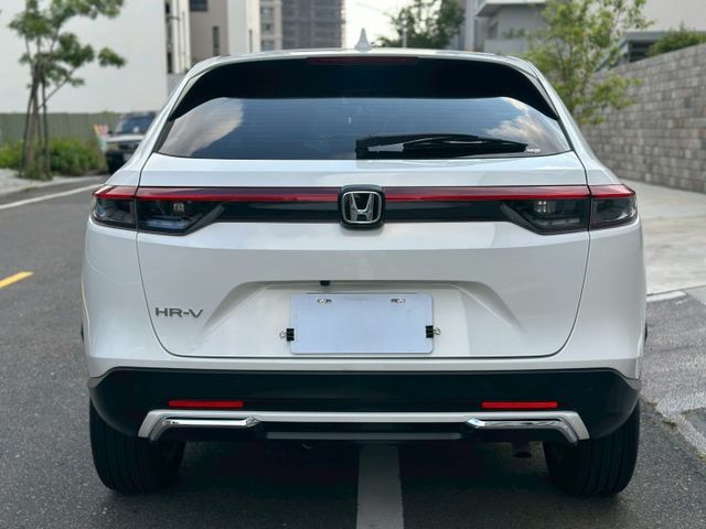 原版件、P版、LED頭燈、ACC跟車、車道偏移、雙區恆溫、電尾門  第20張相片