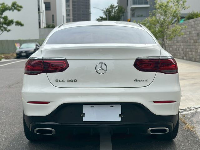 原版件、一手車、23P、AMG、夜色套件、柏林音響、黑岑木飾板、多光束頭燈、天窗、20吋AMG鋁圈、無線充電  第20張相片