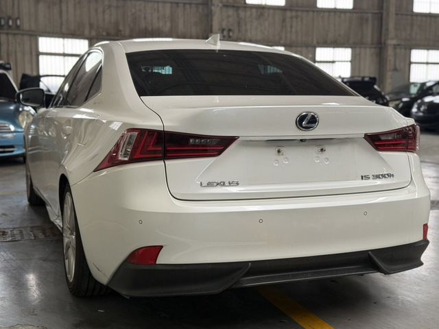 LEXUS凌志 IS 300H  第2張相片
