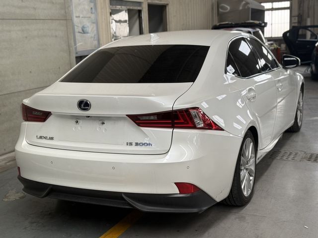 LEXUS凌志 IS 300H  第4張相片