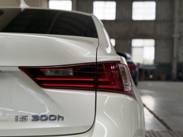 LEXUS凌志 IS 300H  第5張相片