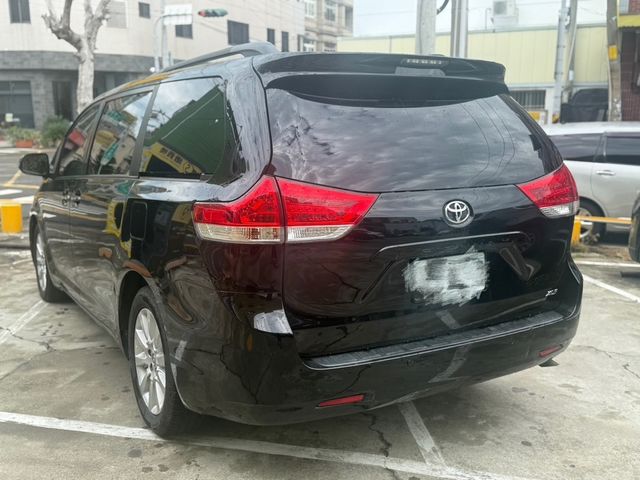 TOYOTA豐田 SIENNA  第3張相片