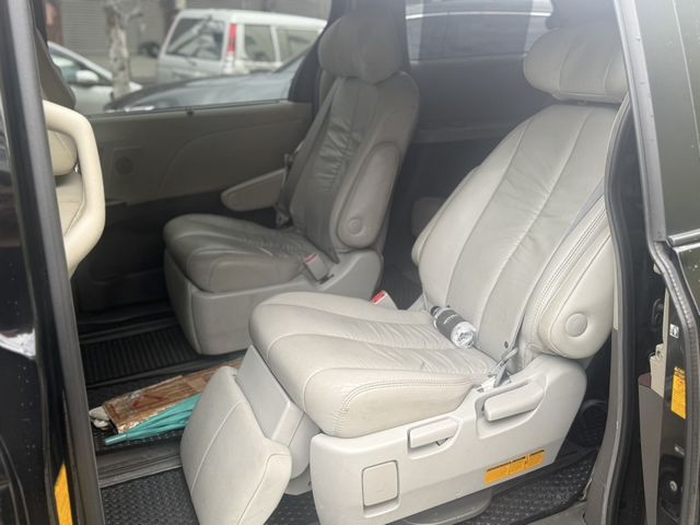 TOYOTA豐田 SIENNA  第15張相片