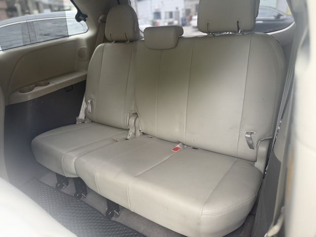 TOYOTA豐田 SIENNA  第17張相片