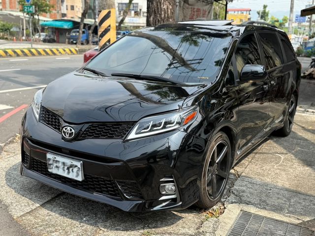 TOYOTA豐田 SIENNA  第1張相片