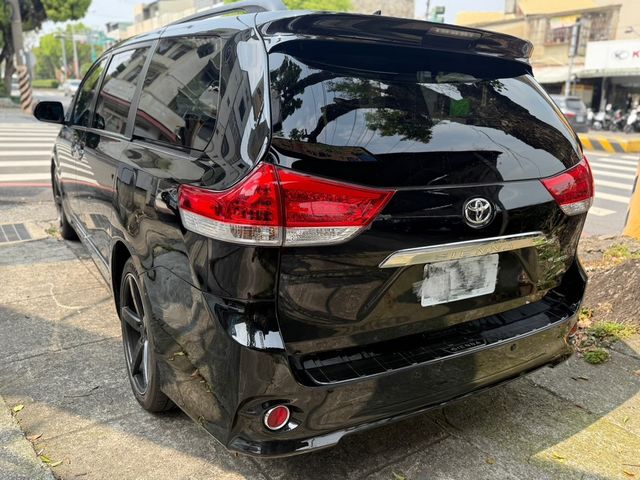 TOYOTA豐田 SIENNA  第2張相片
