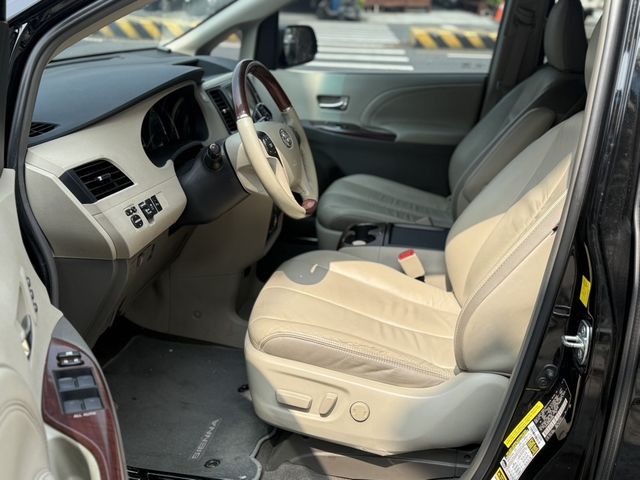 TOYOTA豐田 SIENNA  第5張相片