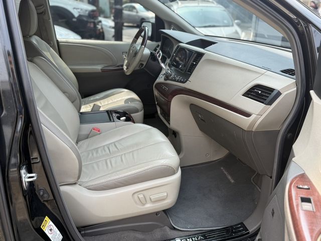 TOYOTA豐田 SIENNA  第9張相片