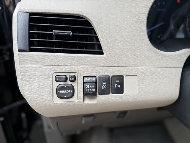 TOYOTA豐田 SIENNA  第16張相片