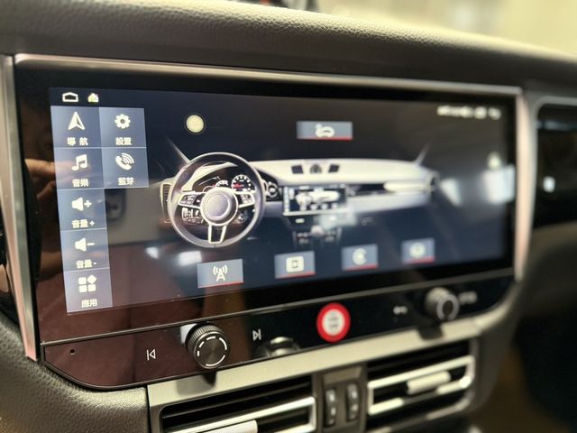 PORSCHE保時捷 MACAN  第14張相片