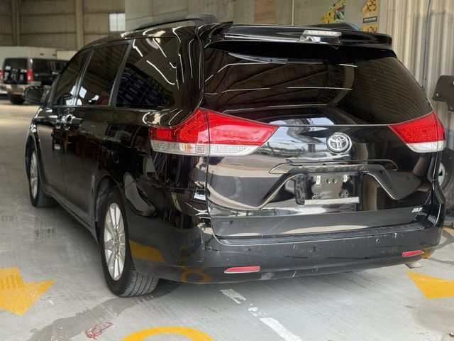 TOYOTA豐田 SIENNA  第2張相片
