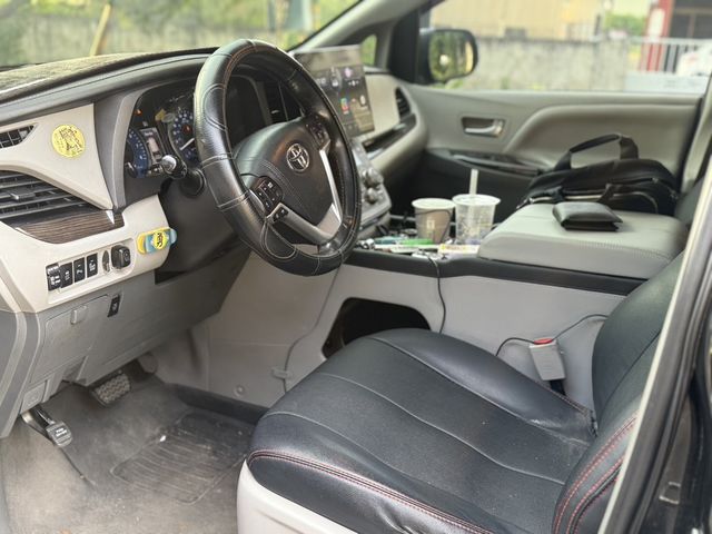 TOYOTA豐田 SIENNA  第3張相片