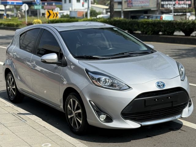 TOYOTA豐田 PRIUS C  第3張相片