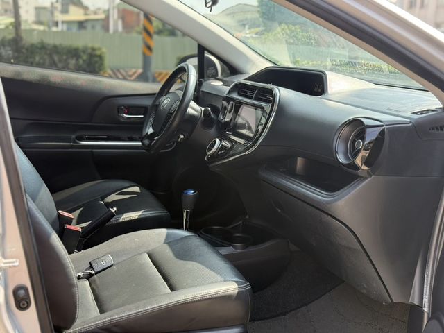 TOYOTA豐田 PRIUS C  第8張相片