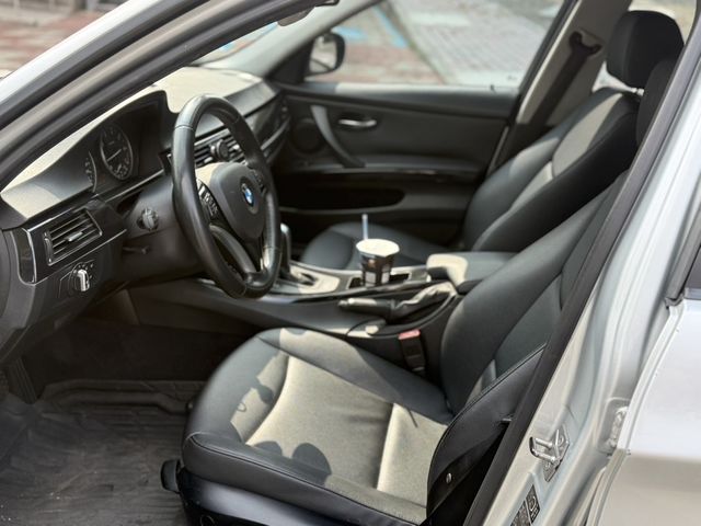 BMW寶馬 320I LCI  第7張相片