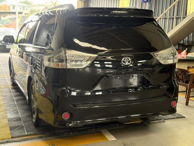 TOYOTA豐田 SIENNA  第2張相片