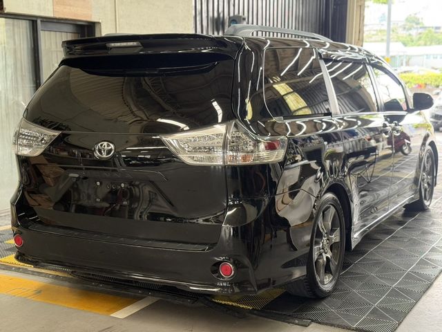 TOYOTA豐田 SIENNA  第4張相片