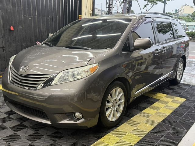 TOYOTA豐田 SIENNA  第1張相片