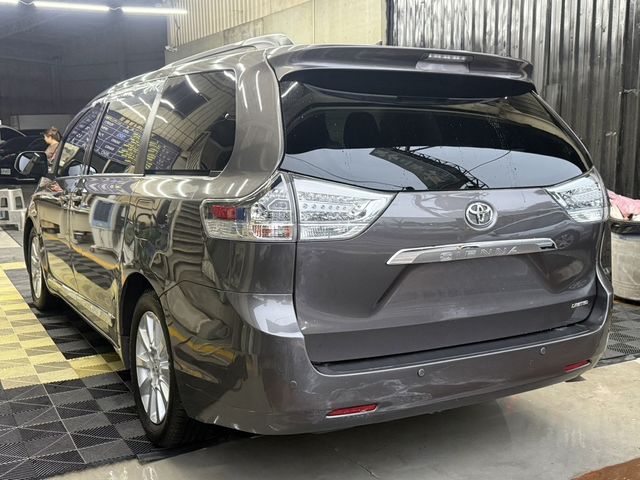 TOYOTA豐田 SIENNA  第2張相片