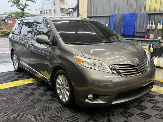 TOYOTA豐田 SIENNA  第3張相片
