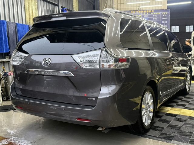 TOYOTA豐田 SIENNA  第4張相片