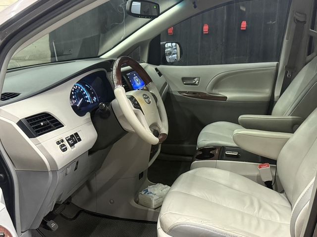 TOYOTA豐田 SIENNA  第6張相片