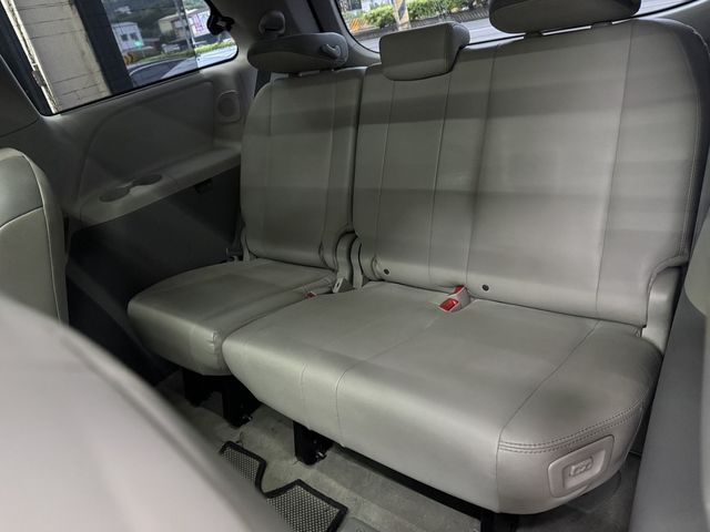 TOYOTA豐田 SIENNA  第9張相片