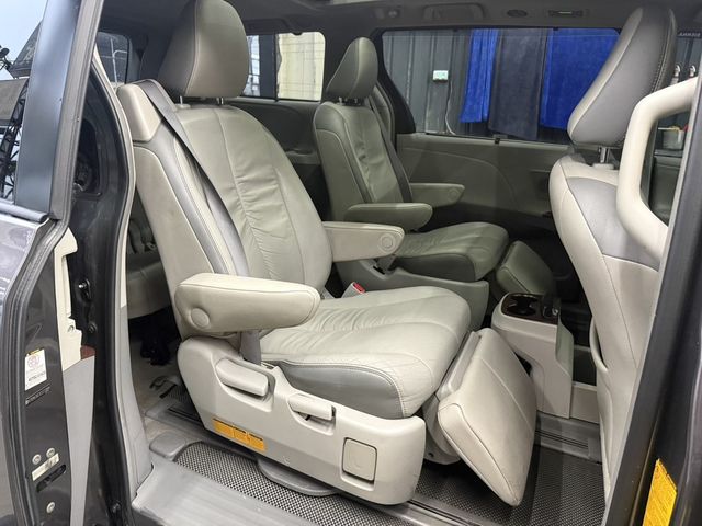 TOYOTA豐田 SIENNA  第10張相片