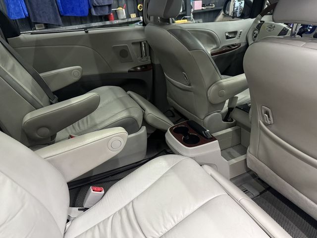 TOYOTA豐田 SIENNA  第11張相片