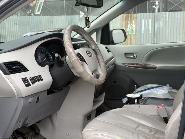 TOYOTA豐田 SIENNA  第6張相片