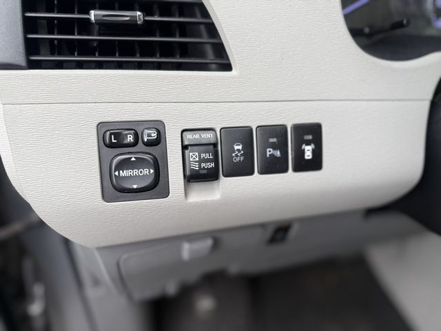 TOYOTA豐田 SIENNA  第17張相片