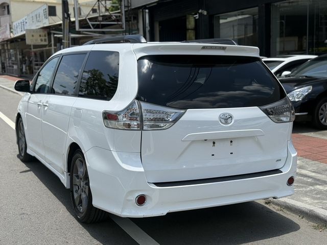 TOYOTA豐田 SIENNA  第2張相片