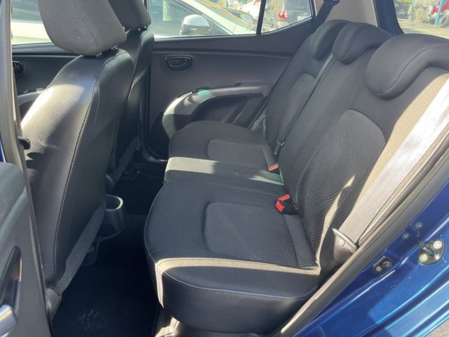 小而巧代步車，接送小孩、下雨天出門買東西超方便，歡迎預約賞車試乘  第7張相片