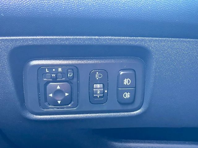 純上班代步車 外內裝乾淨完整 山水音響喇叭 電動尾門 免I-KEY  第13張相片