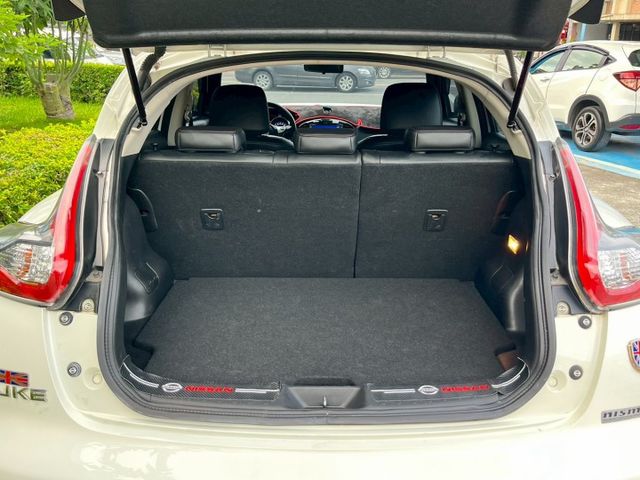 定速/胎壓偵測/倒車顯影/多空能方向盤/日行燈  第7張相片