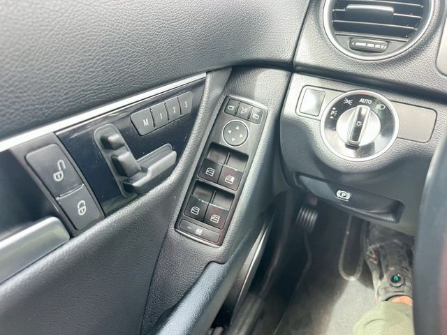 C200總代理 雙前電動記憶椅 雙區恆溫 方控 定速  第7張相片