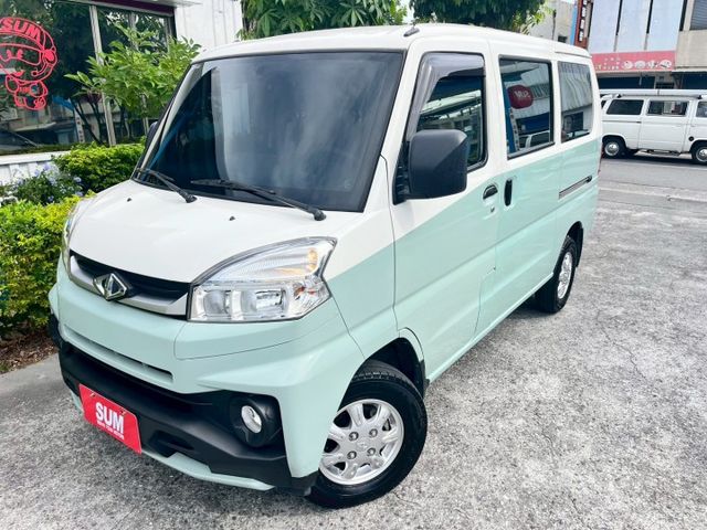 一手車 原版件 奶蓋綠雙色 自排 盲點偵測 定速 方控 前後行車紀錄器 電折  第1張相片