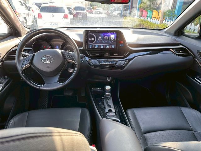 C-HR 1.2豪華版 渦輪增壓 環景 免鑰匙摸門 雙區恆溫 雙電熱椅 電動靠腰 方控  第5張相片