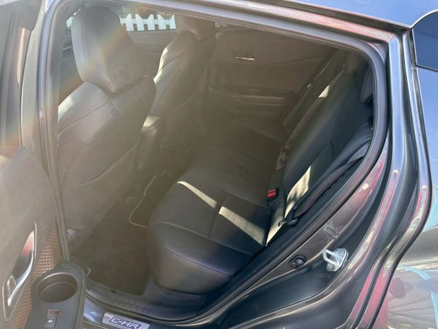 C-HR 1.2豪華版 渦輪增壓 環景 免鑰匙摸門 雙區恆溫 雙電熱椅 電動靠腰 方控  第7張相片