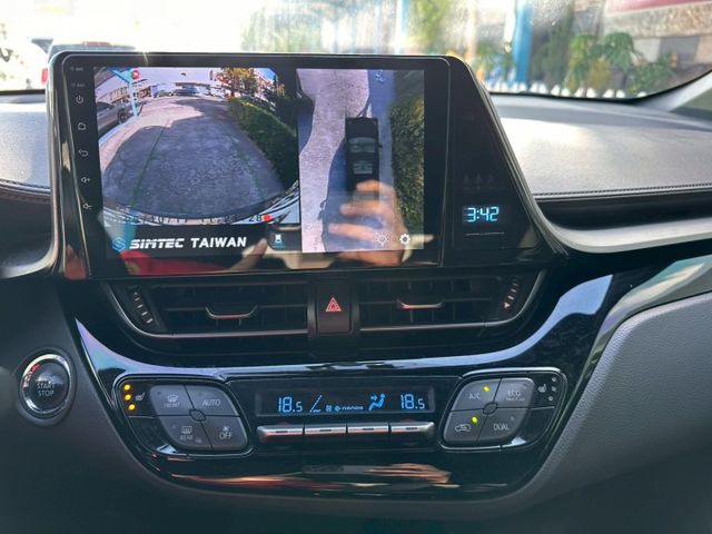 C-HR 1.2豪華版 渦輪增壓 環景 免鑰匙摸門 雙區恆溫 雙電熱椅 電動靠腰 方控  第8張相片