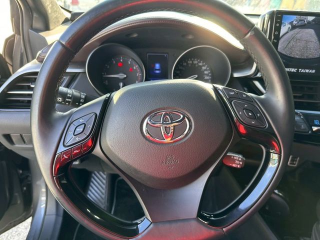 C-HR 1.2豪華版 渦輪增壓 環景 免鑰匙摸門 雙區恆溫 雙電熱椅 電動靠腰 方控  第9張相片