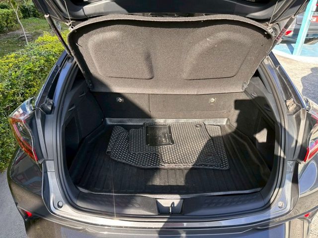 C-HR 1.2豪華版 渦輪增壓 環景 免鑰匙摸門 雙區恆溫 雙電熱椅 電動靠腰 方控  第10張相片