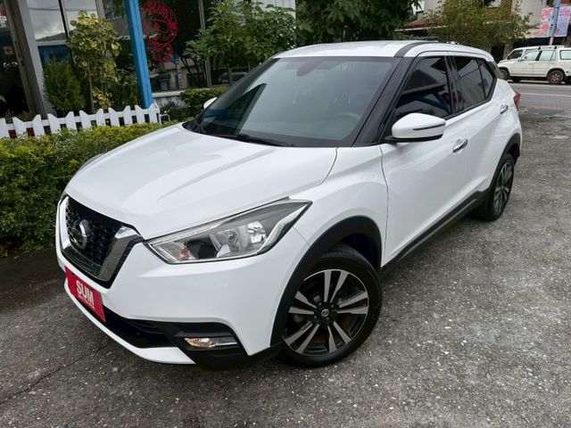 KICKS 時尚版 一手車 方控 光感應頭燈 ISOFIX  第1張相片